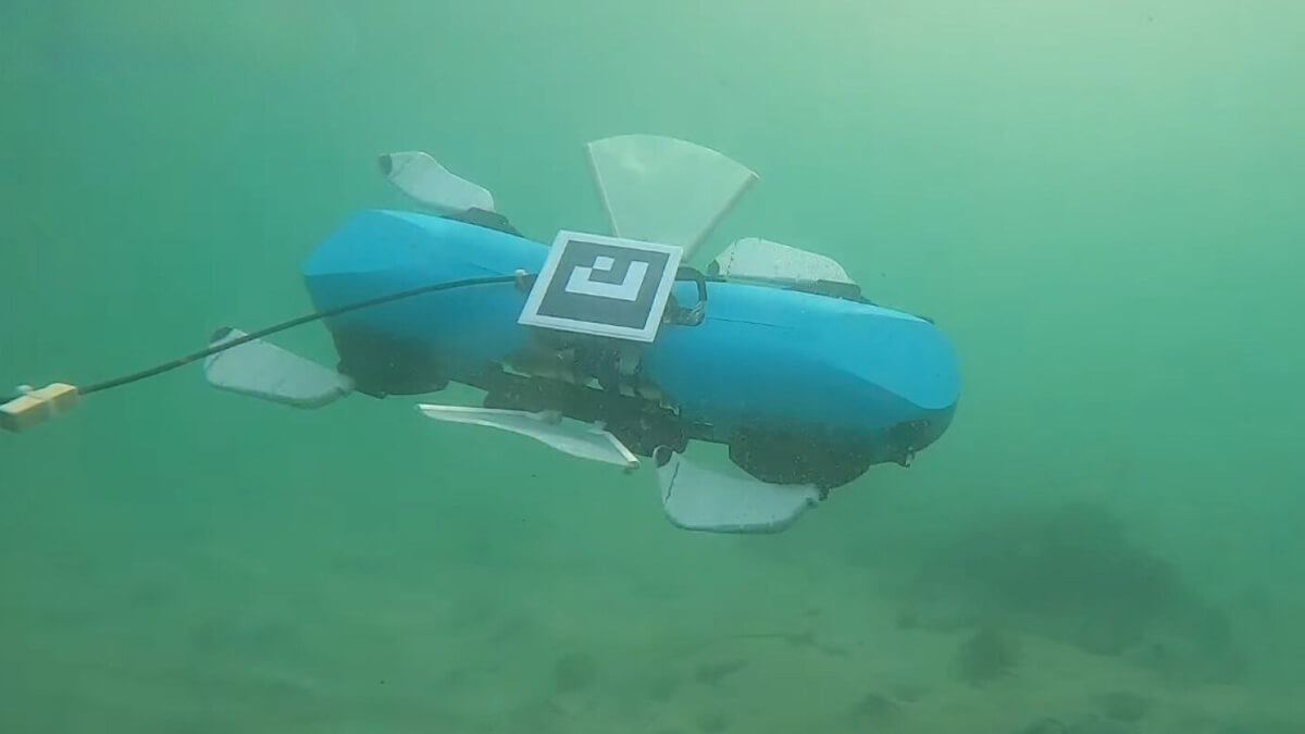 Se ha desarrollado un robot que puede nadar, caminar y gatear en el agua con sus aletas.