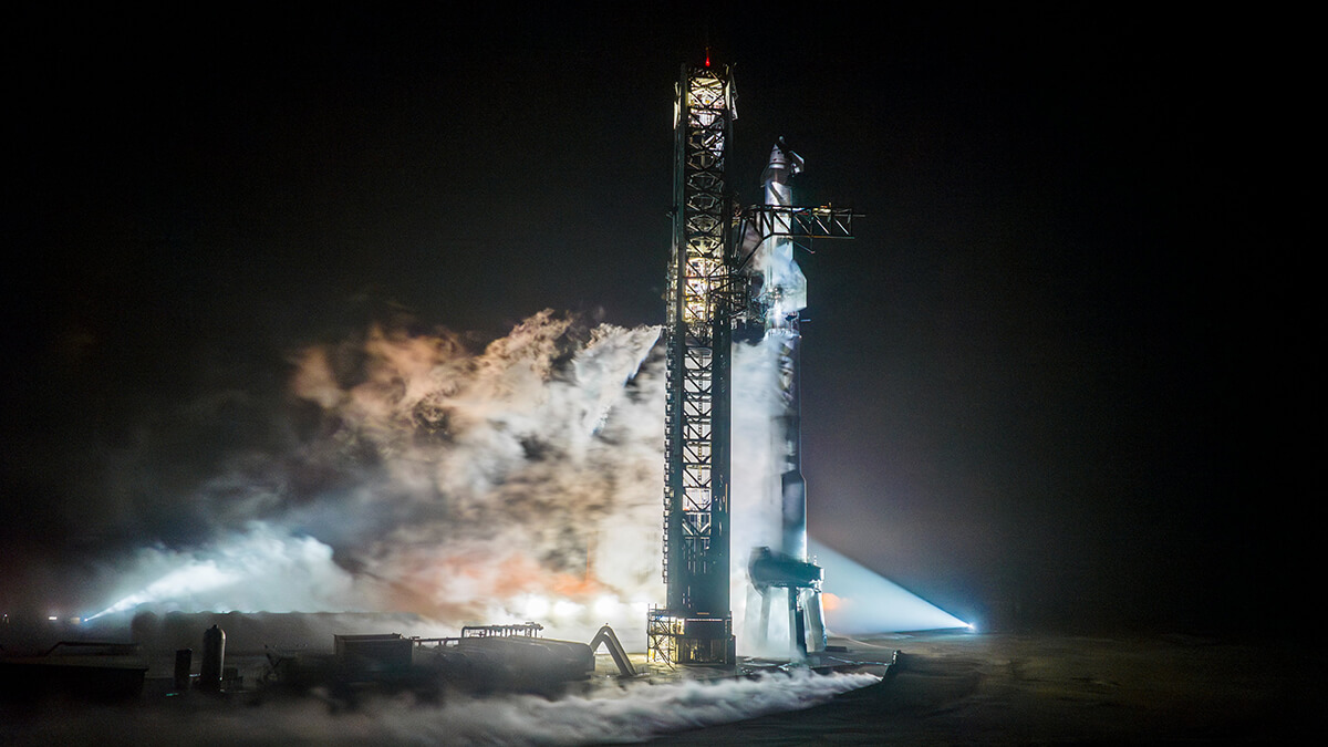 SpaceX envía Starship Super Heavy a la plataforma de lanzamiento antes del vuelo de prueba del IFT-4